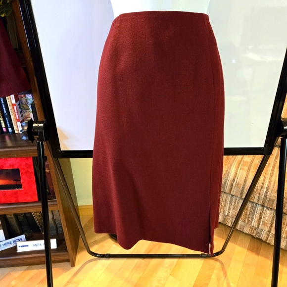 Andrea Viccaro Burgundy & Black Woman's Business Suit, Size 12/14 - Picture 4 of 12